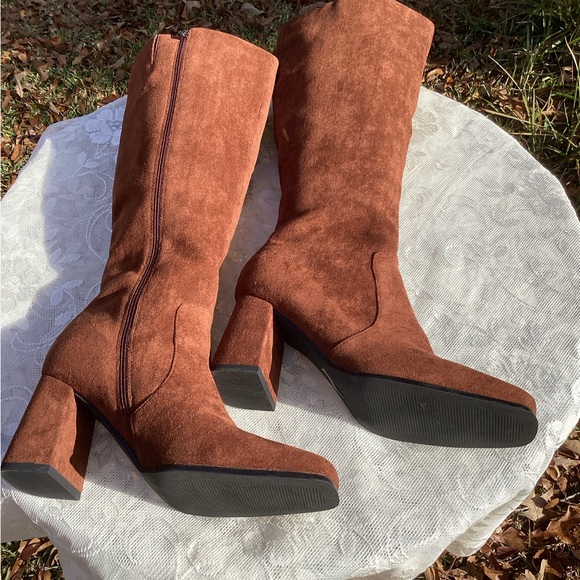 Women’s Knee High Faux Suede Boots Platform Heel Side Zipper Brown Size 9 - Picture 5 of 7